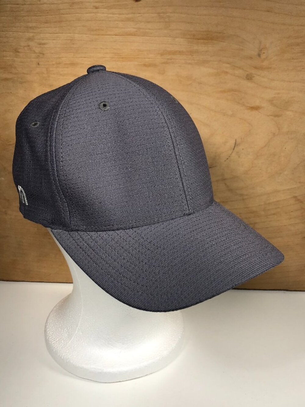 Travis Mathew Flexfit Mens Small-Medium Gray Logo Golf Cap Hat